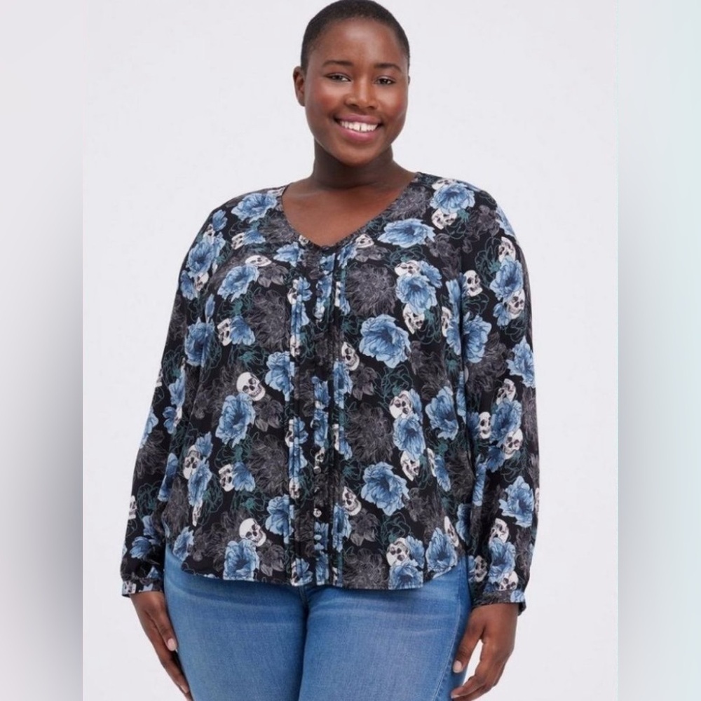 Torrid Black Floral Skull Pintuck Button-Front Blouse - New - Size 28 (5)